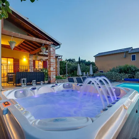 Villa In Istria With Pool And Sauna *