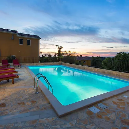 In Istria With Pool And Sauna *
