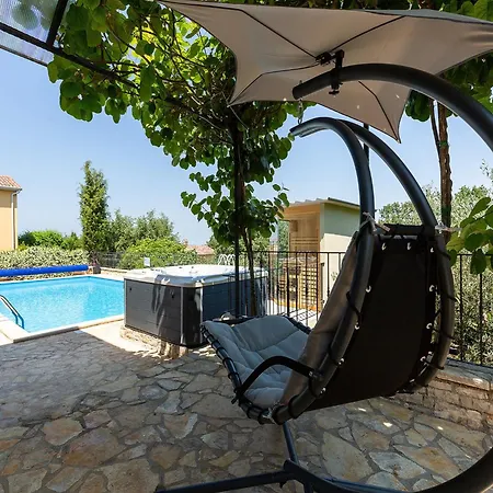 In Istria With Pool And Sauna Poreč