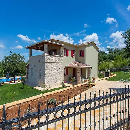 In Istria With Pool And Sauna *