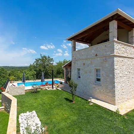 In Istria With Pool And Sauna Poreč
